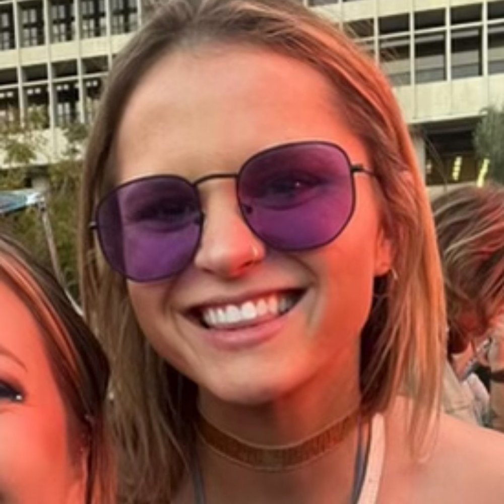 Meet your Posher, Alexia